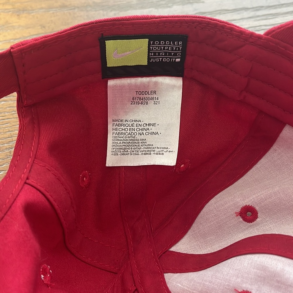 Nike red hat - Picture 3 of 3
